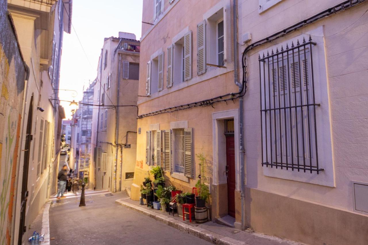 T2 Panier Vieux-port Vue Notre Dame De La Garde *